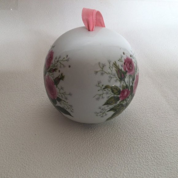 Porcelain Potpourri Pomander hanging ball ornament floral made in Japan - Picture 4 of 7